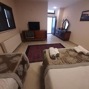 Familie Kamer met Twee Aparte Bedden in de Kelder